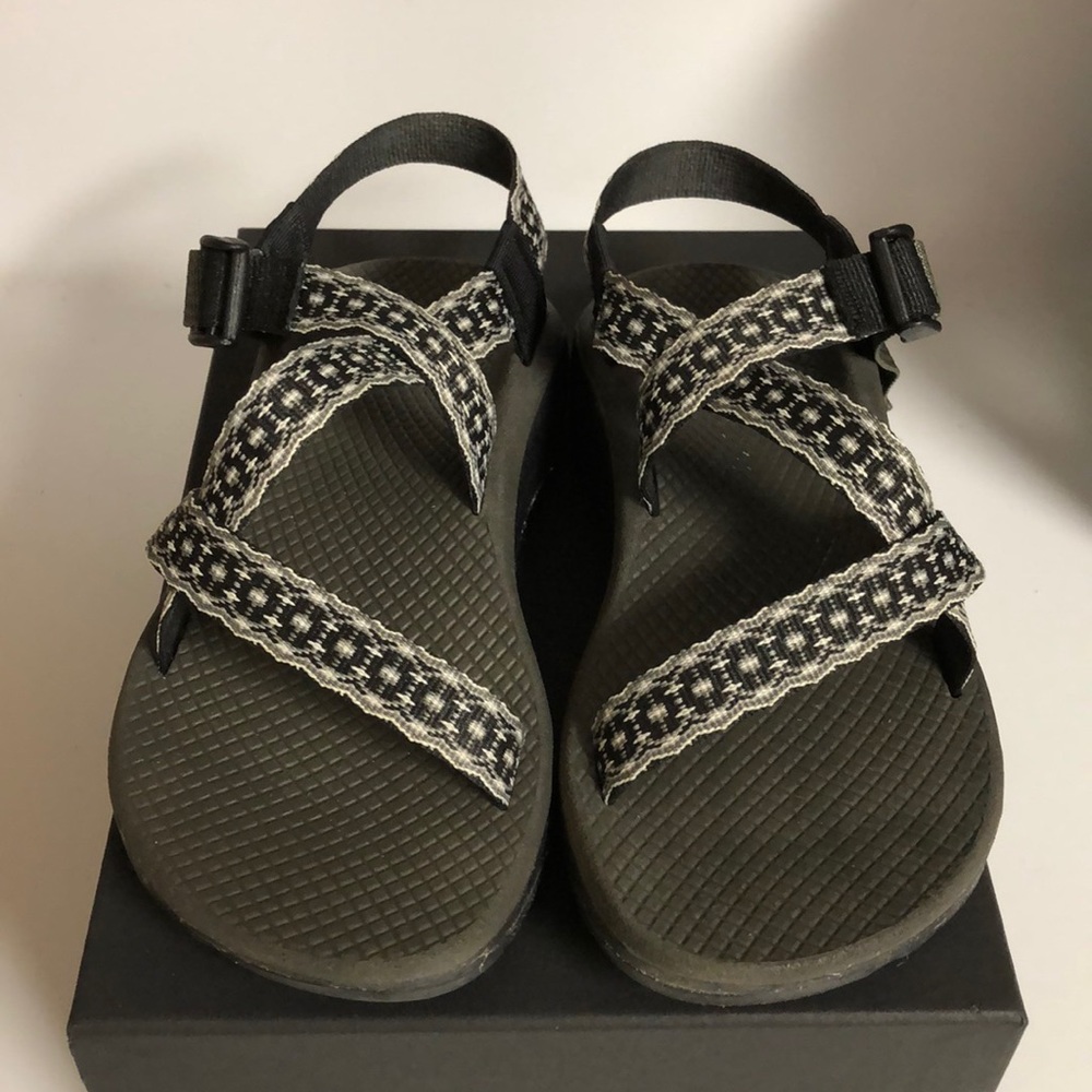 Chaco Z cloud sandals! Size 6. Venetian black.